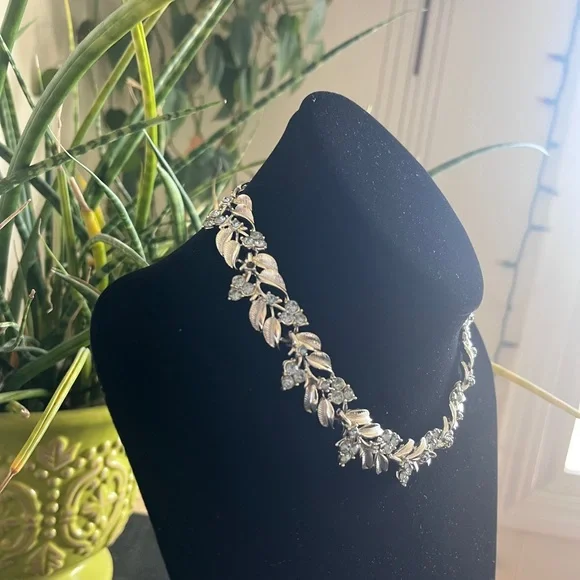 Vintage Coro Silver Tone Leaf Choker Necklace with Pale Blue Rhinestones - Picture 3 of 10